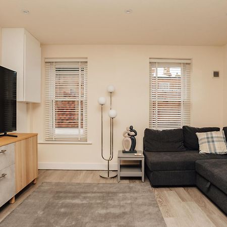 Appartamento Henley Town Centre With Parking Esterno foto