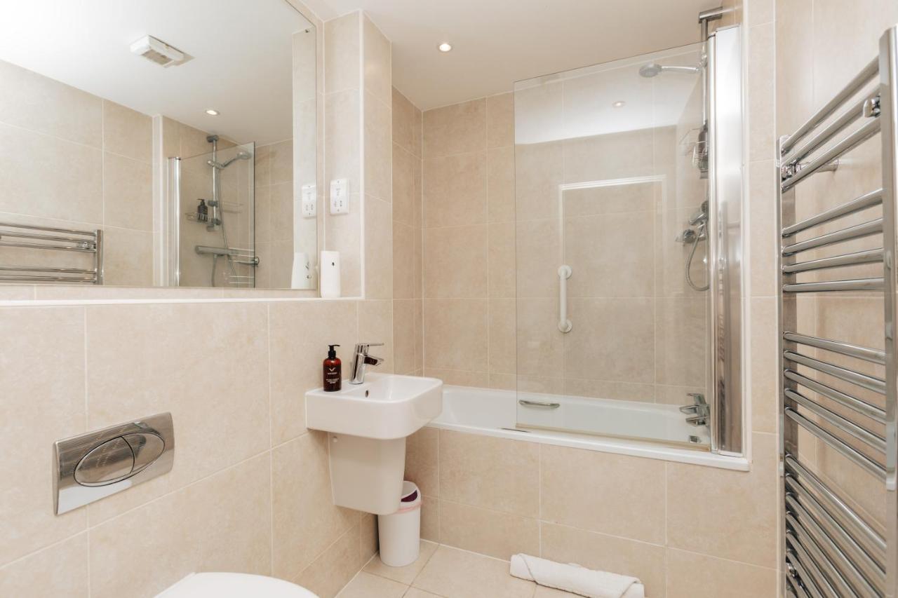 Appartamento Henley Town Centre With Parking Esterno foto